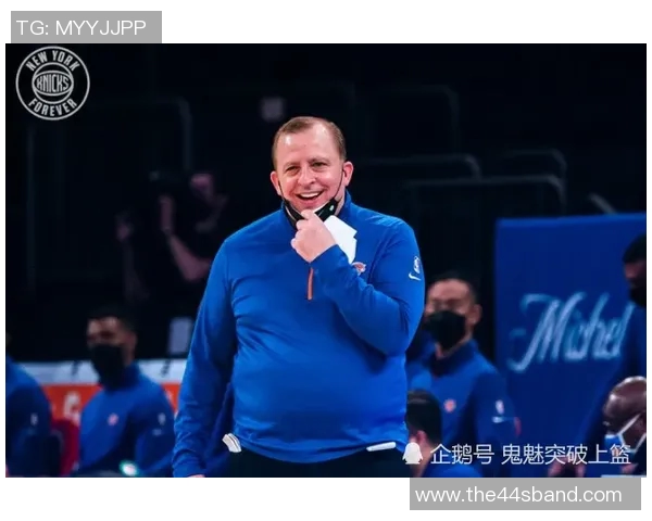 以中锋为核心构建全新战术体系提升球队进攻与防守效率