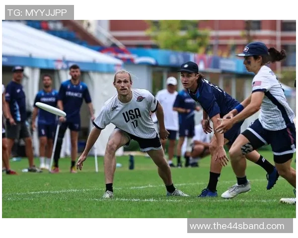 成都飞盘队反击战术解析：如何在比赛中实现高效反击与团队配合