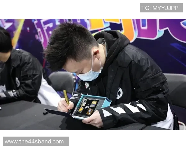 杨丽专访：从新手到职业选手的CSGO成长之路与心路历程回顾